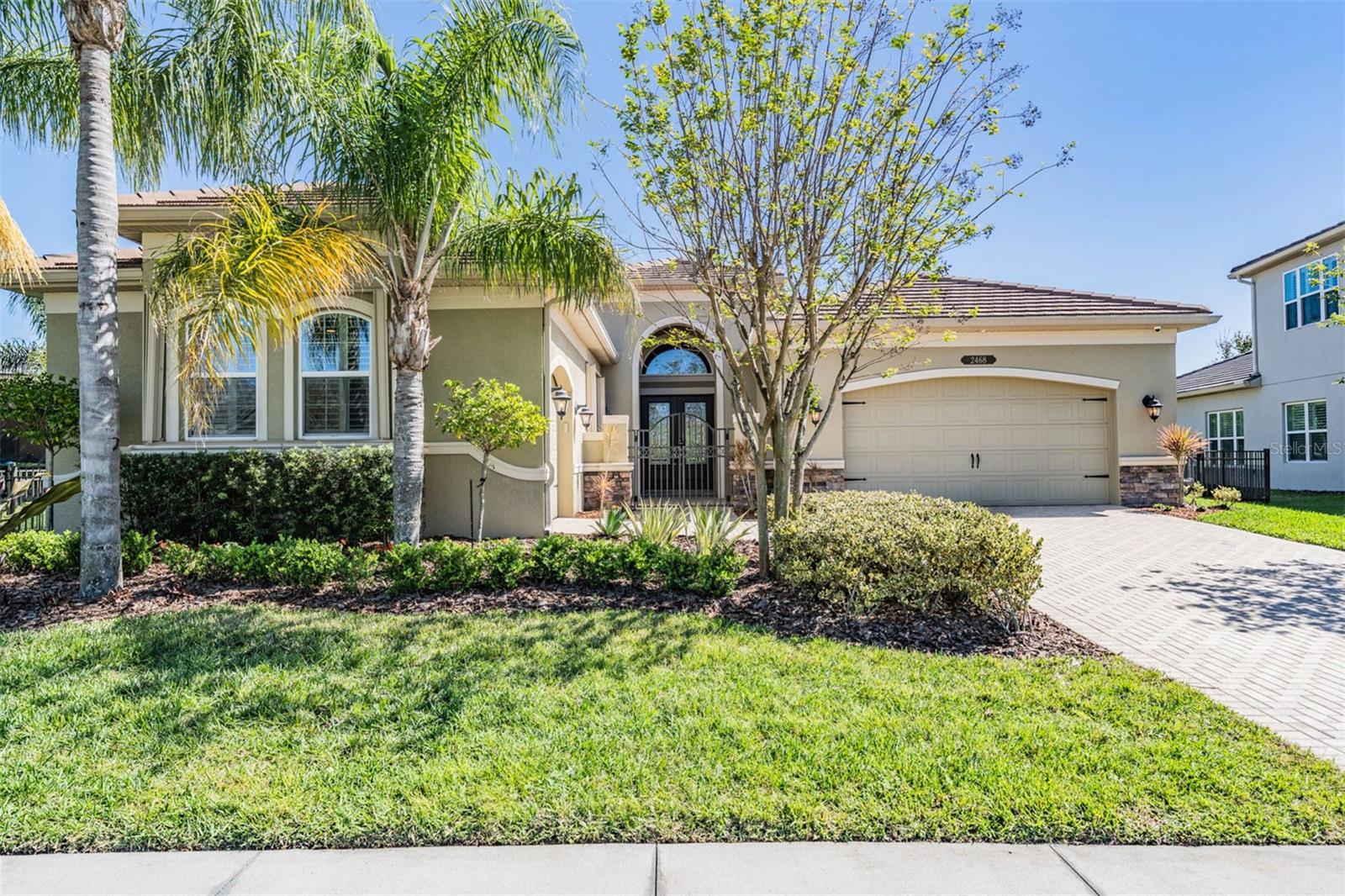 2468 COCO PALM CIRCLE