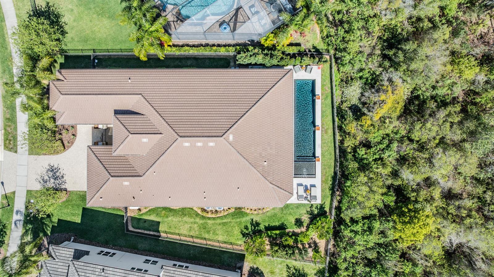 2468 COCO PALM CIRCLE