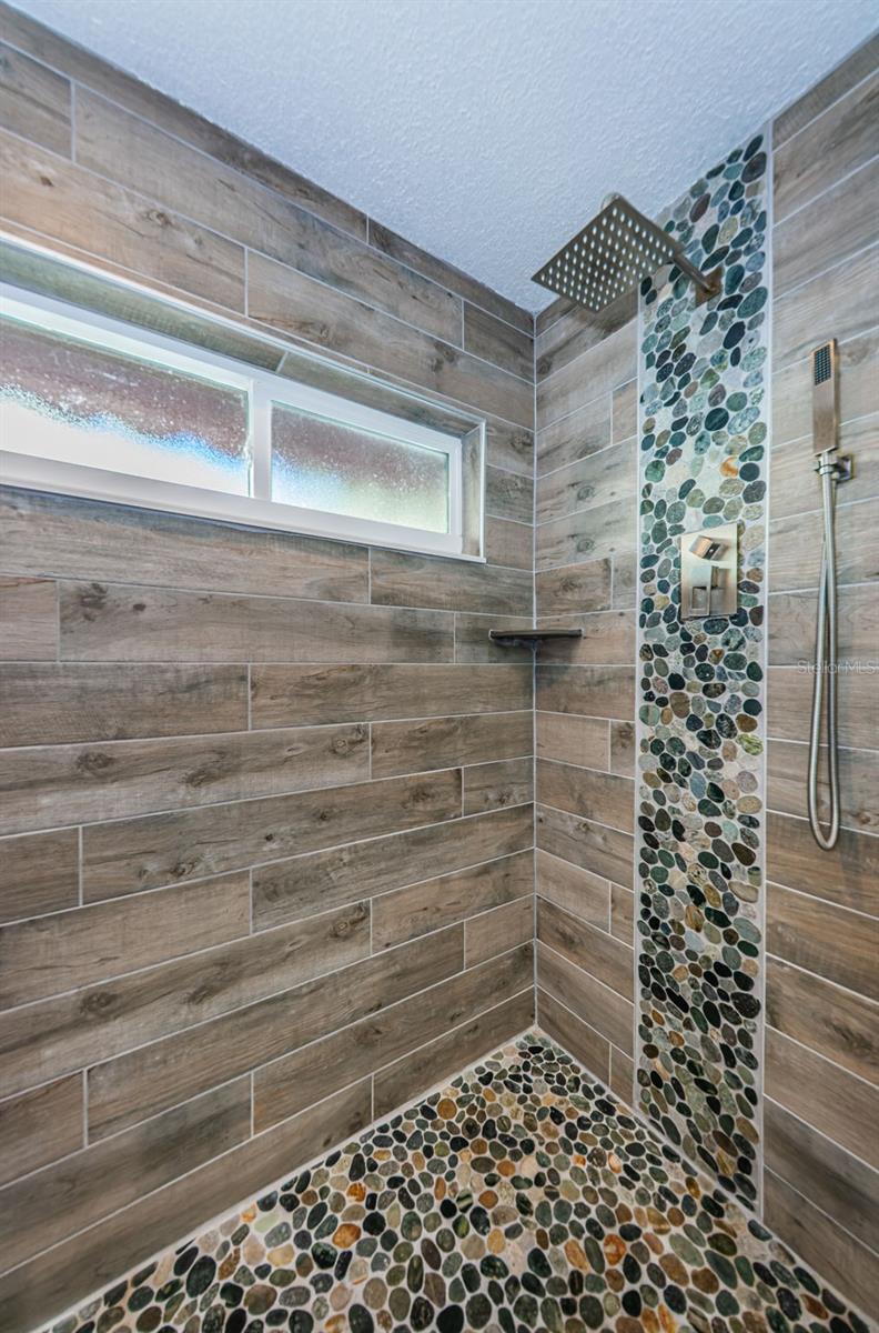 HAMMOCKS THE - Residential