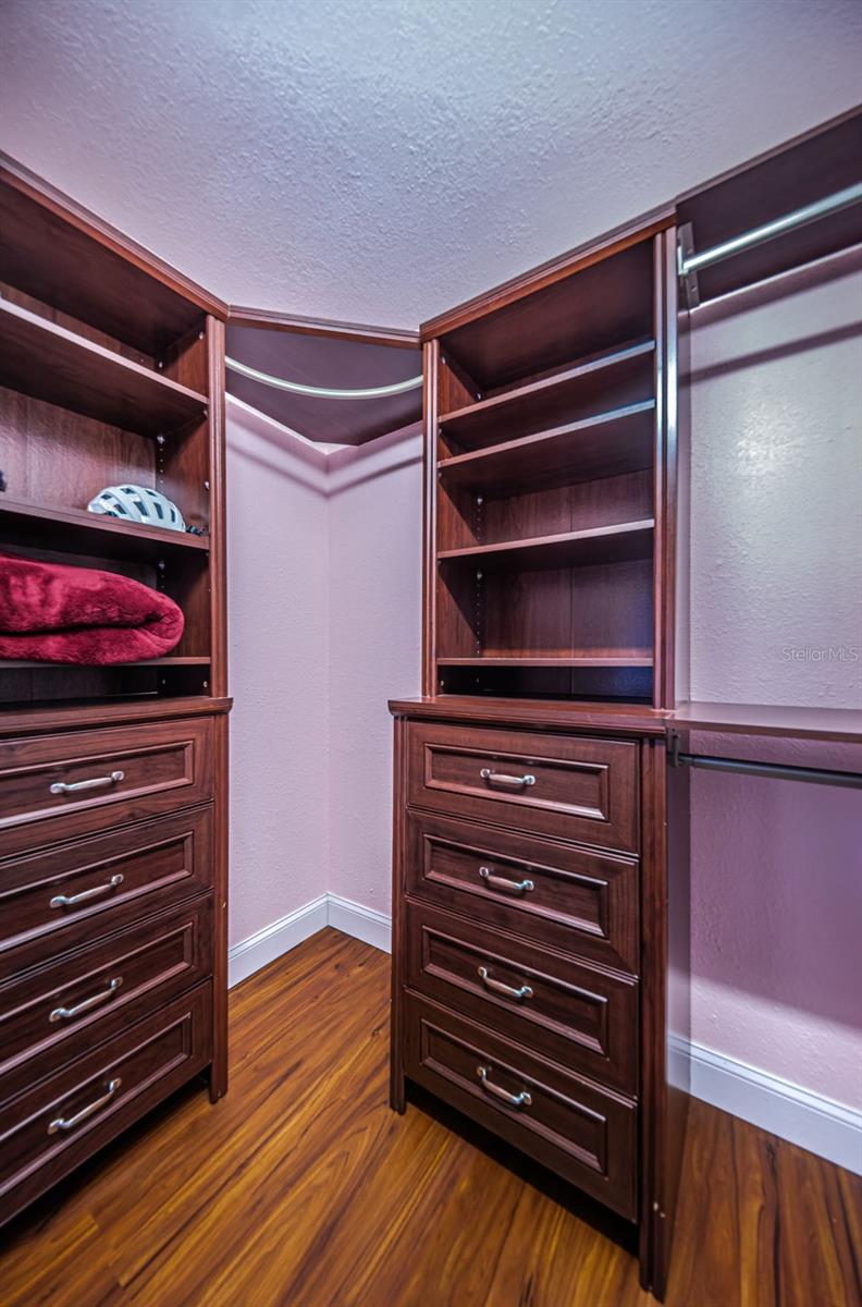 HAMMOCKS THE - Residential