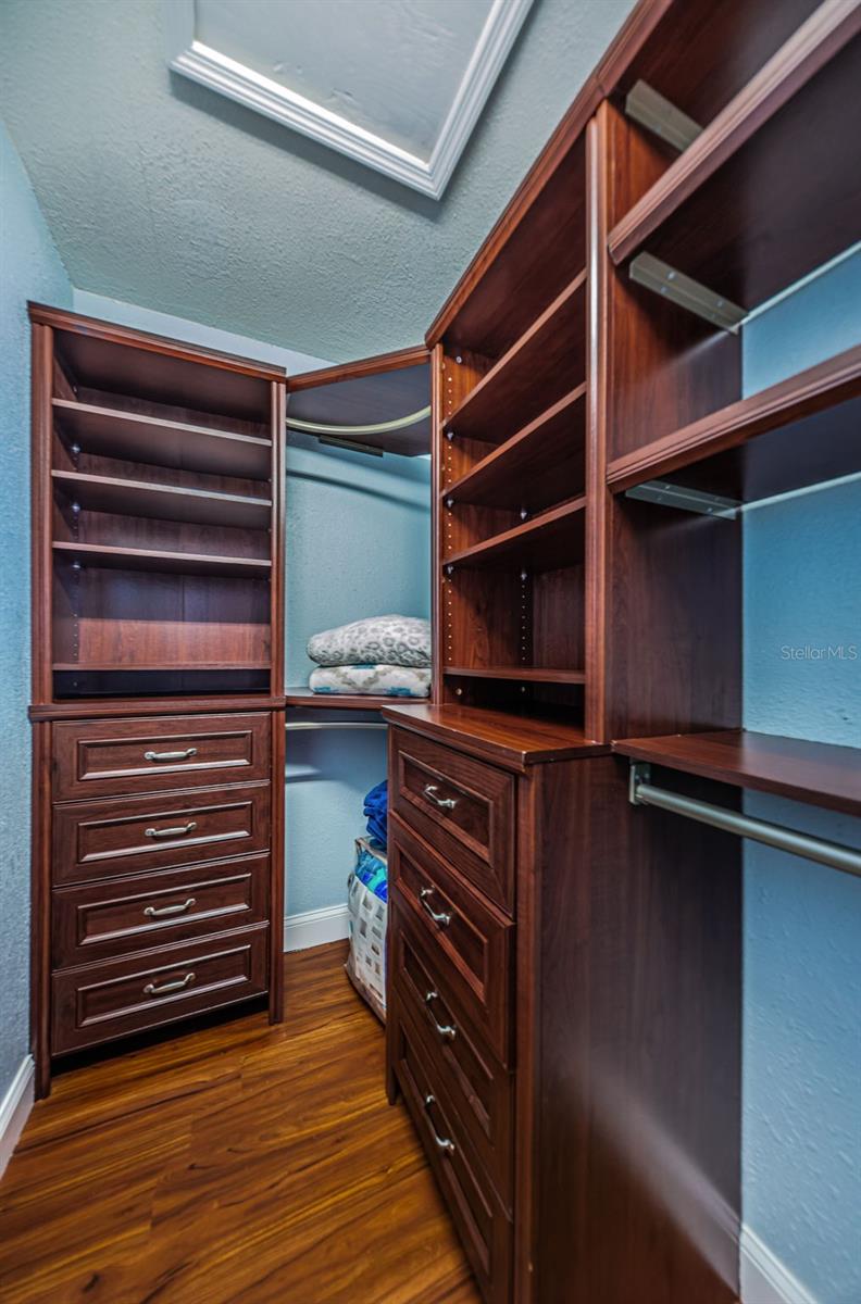 HAMMOCKS THE - Residential