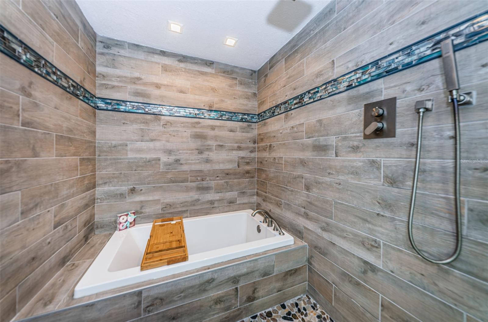 HAMMOCKS THE - Residential