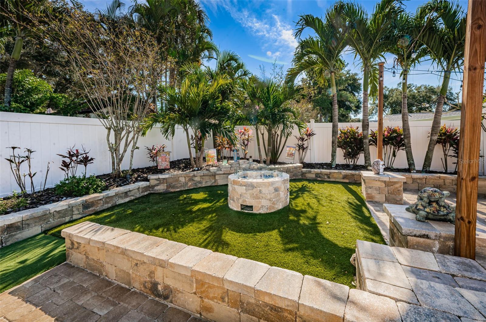 HAMMOCKS THE - Residential