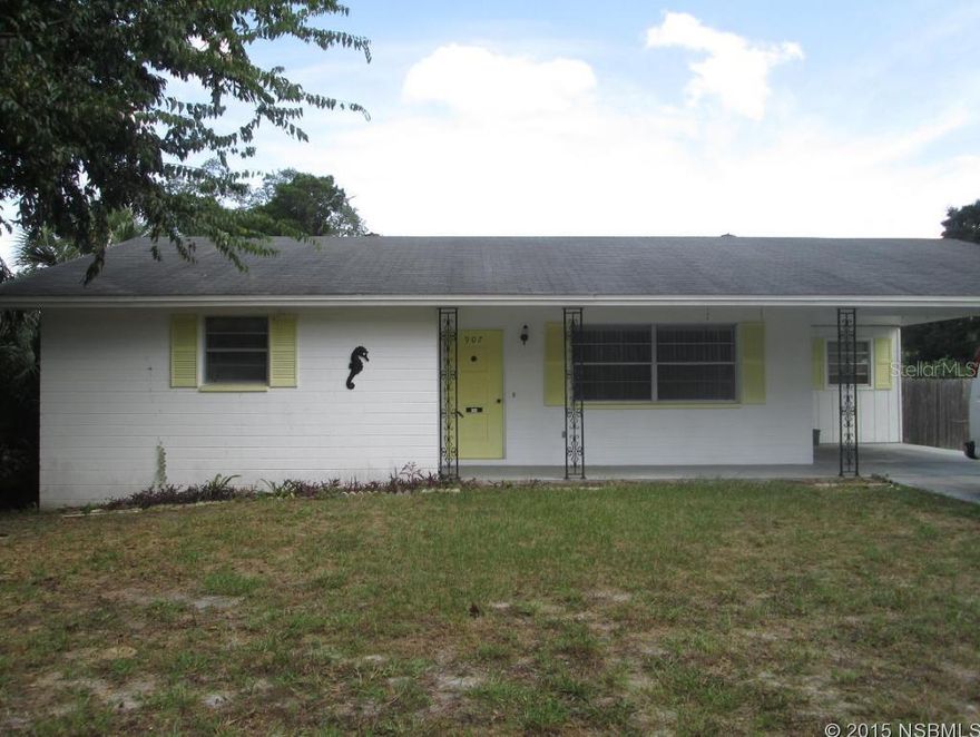 Inground pool home between US1 & the River, screened lanai and fenced yard.  Room to park boat or RV next to drive way. 2nd bath/laundry rm combined. Eat in kitchen.  Two blocks from the river and riverfront parks/boat landings.