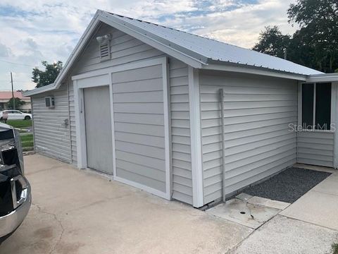 A home in WINTER HAVEN