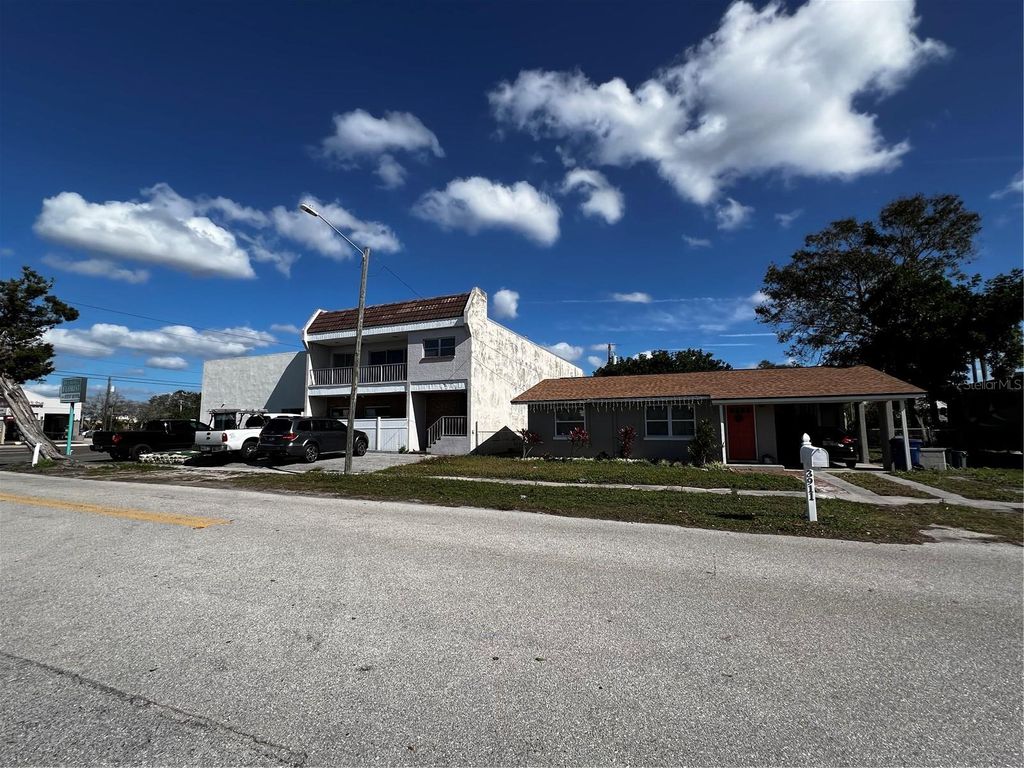 Photo of 2048 Bee Ridge Road, Sarasota, FL 34239 (MLS # A4629734)