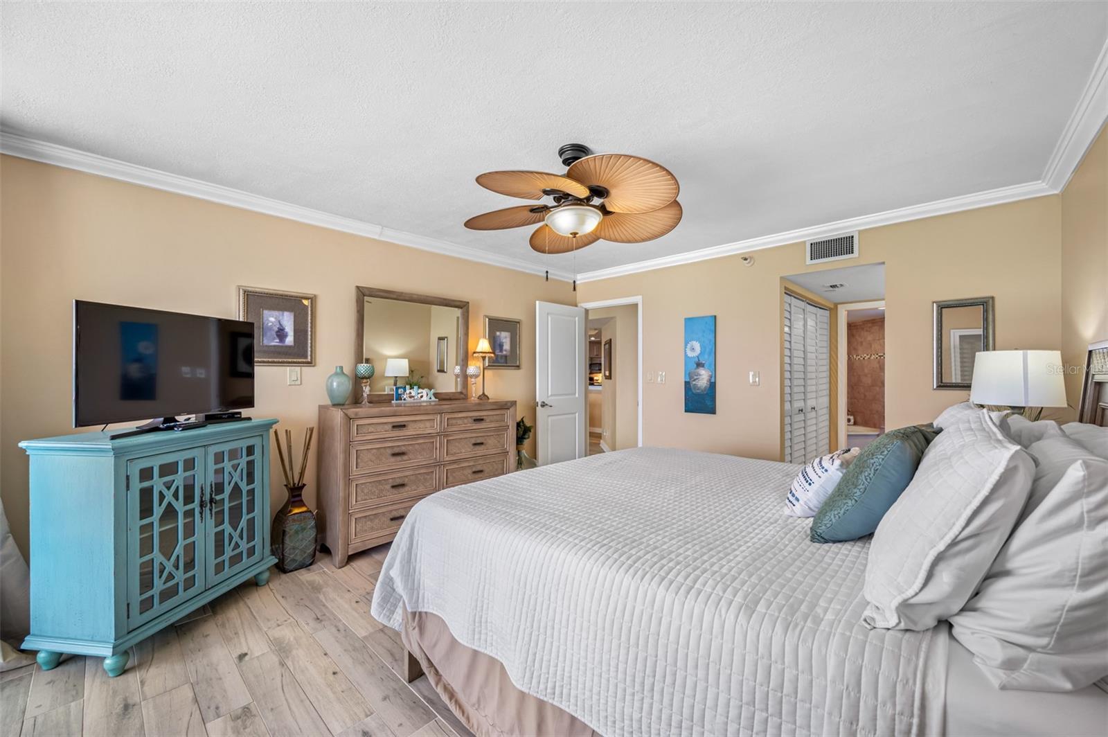 CRESCENT BEACH CLUB ONE CONDO - Residential