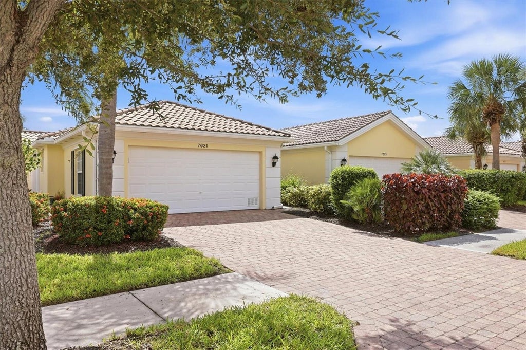 Photo of 7621 Quinto Drive, Sarasota, FL 34238 (MLS # A4706509)