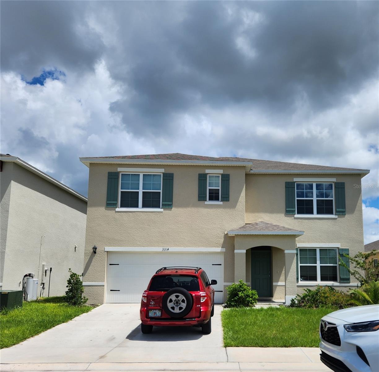 Nearly New 5BR/3BA in Haines City! Spacious open floor plan, modern kitchen with stainless steel appliances, smart-home features, and a private backyard. Move-in ready and just minutes from shopping, dining, and Orlando attractions!