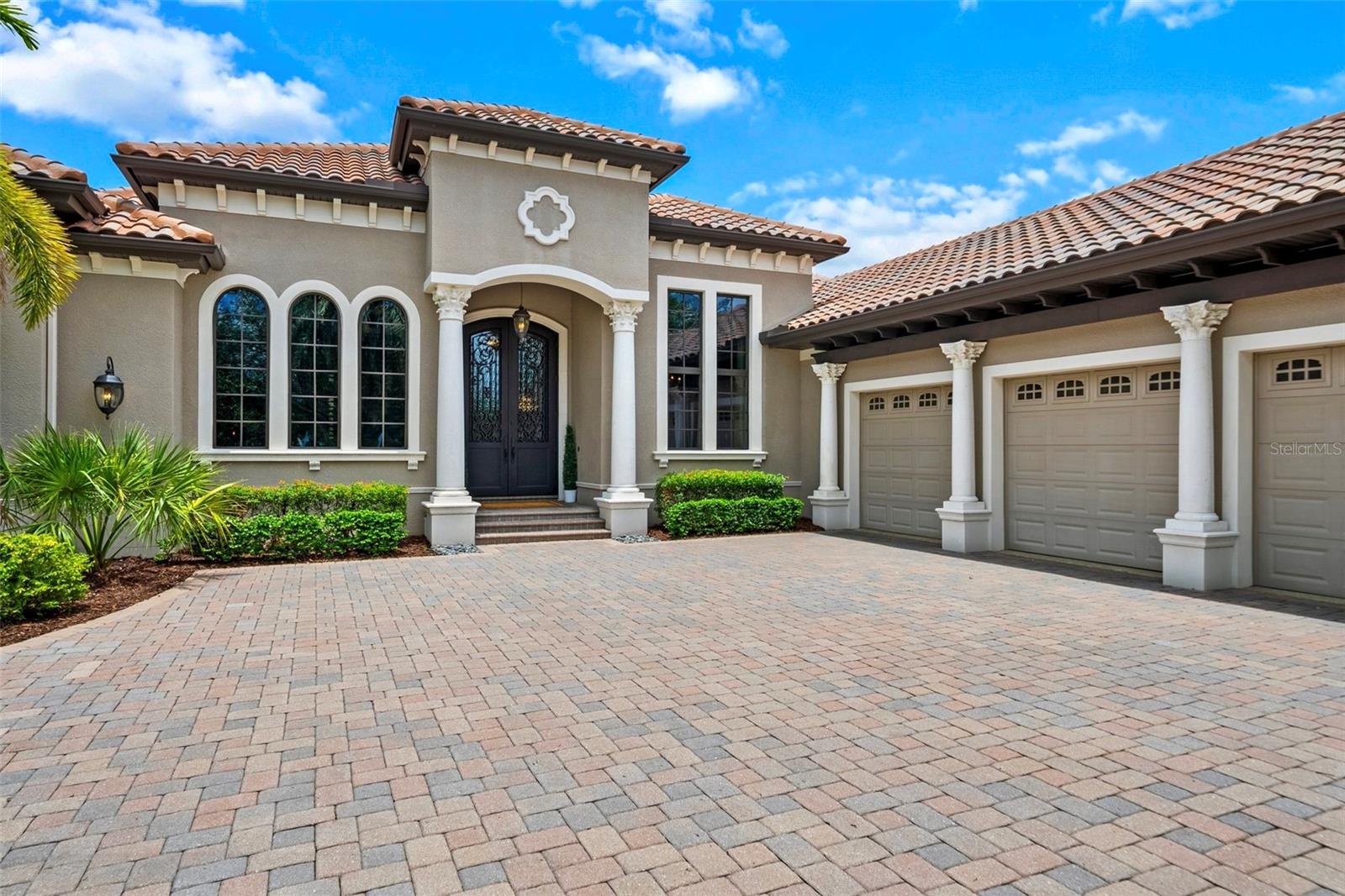 6926 LACANTERA CIRCLE