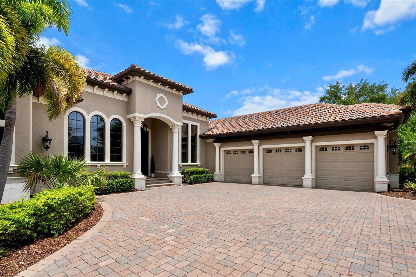6926 LACANTERA CIRCLE