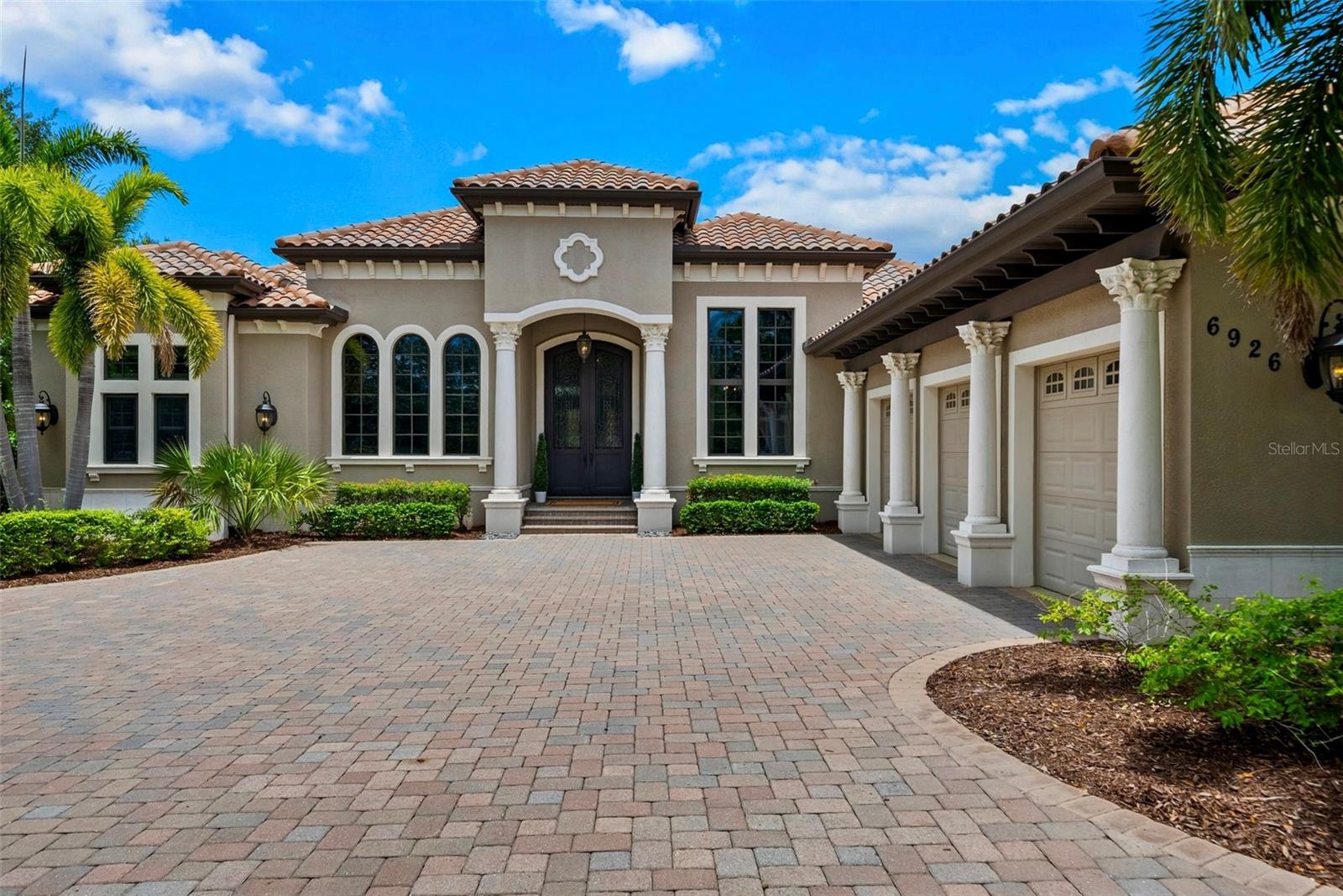 6926 LACANTERA CIRCLE