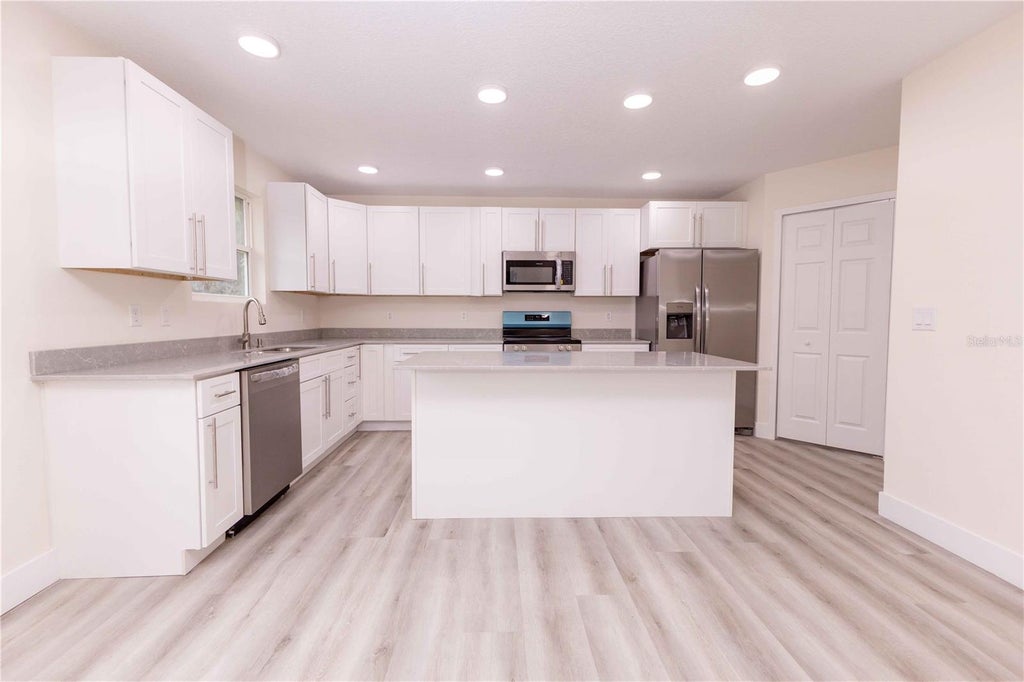 Photo of 2399 Cr 423, Lake Panasoffkee, FL 33538 (MLS # G5118871)