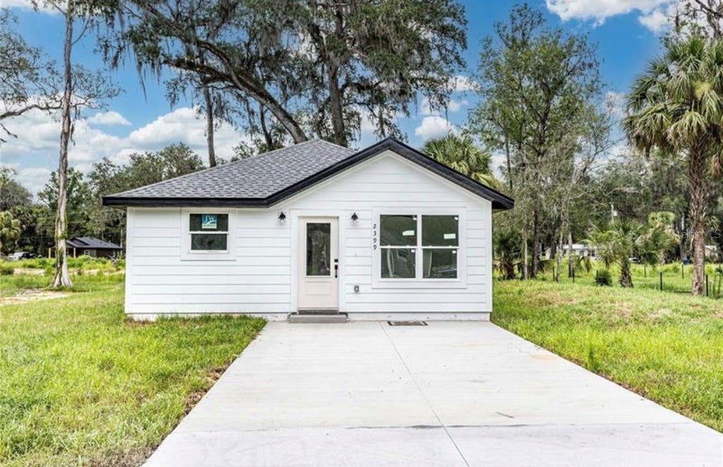 Photo of 2399 Cr 423, Lake Panasoffkee, FL 33538 (MLS # G5118871)