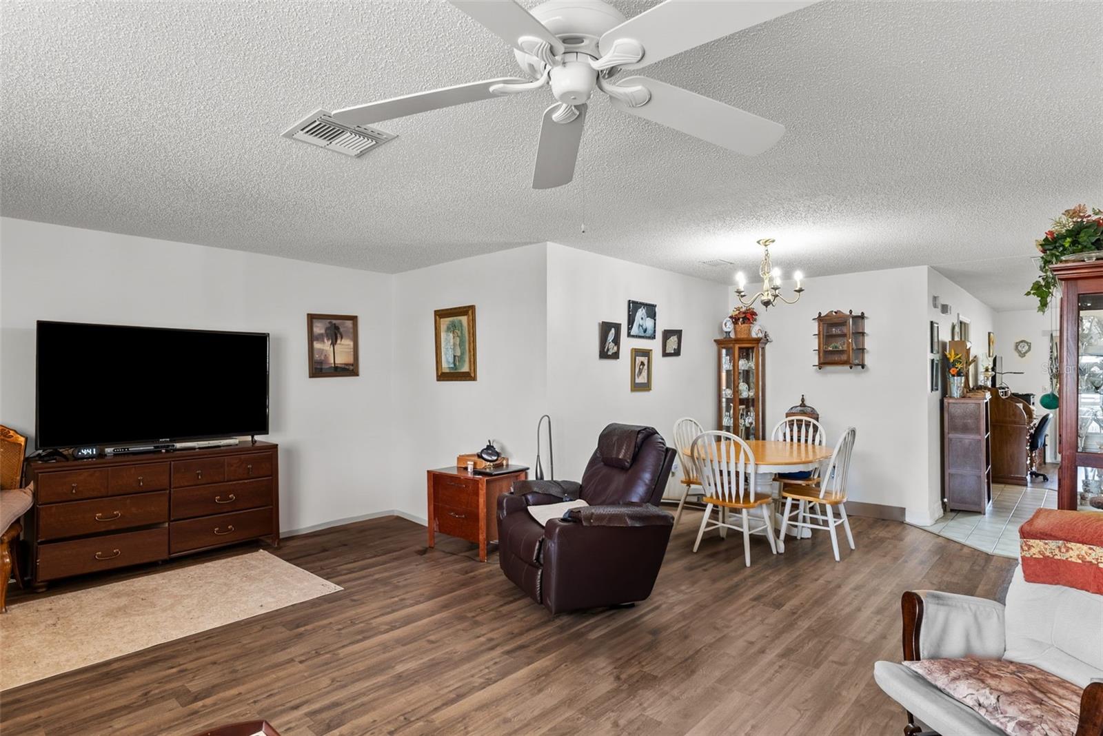 1633 BENTWOOD DRIVE