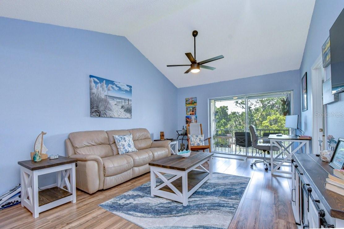 4925 MYRTLE OAK DRIVE 25