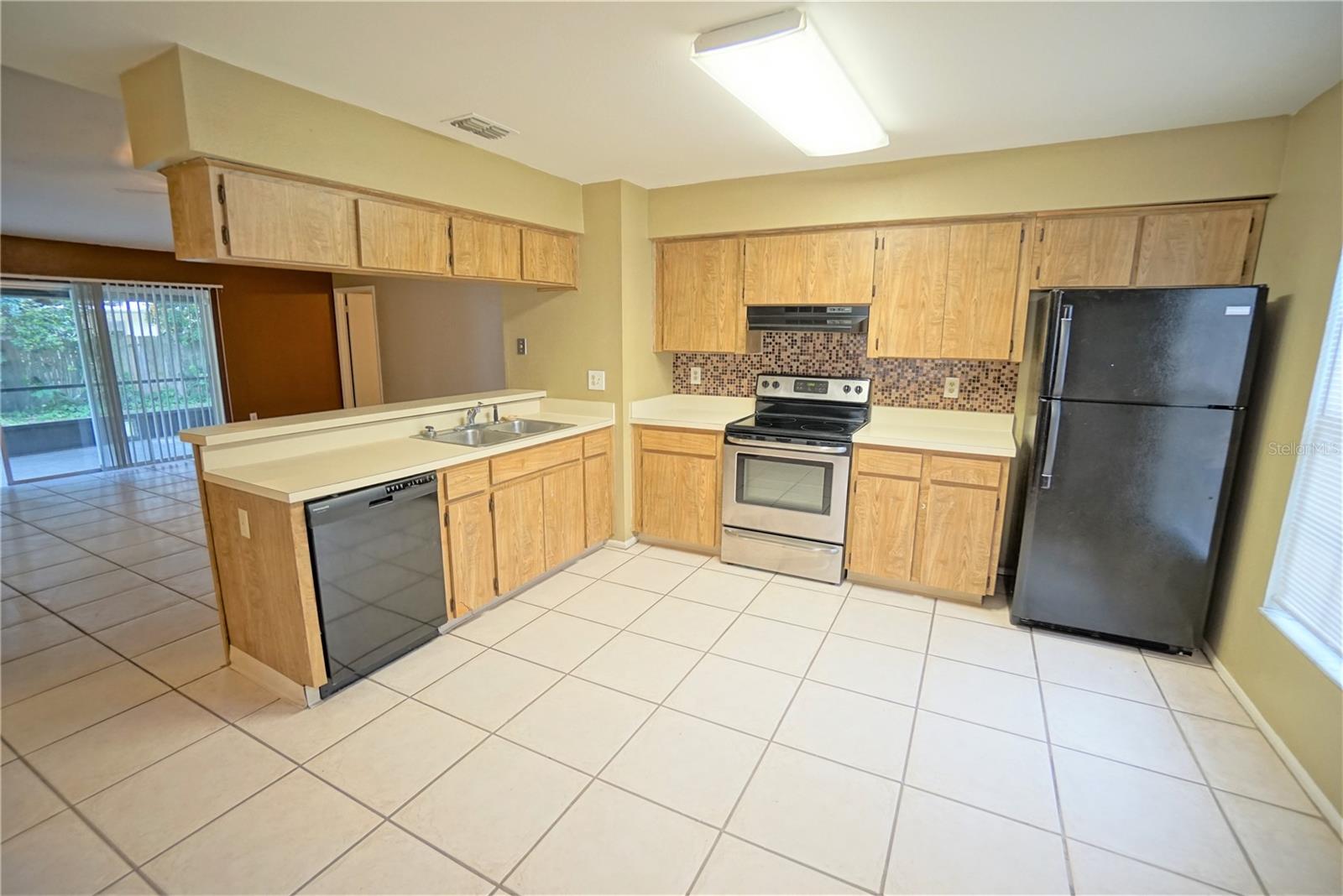 CARROLLWOOD MEADOWS UNIT V - Residential Lease