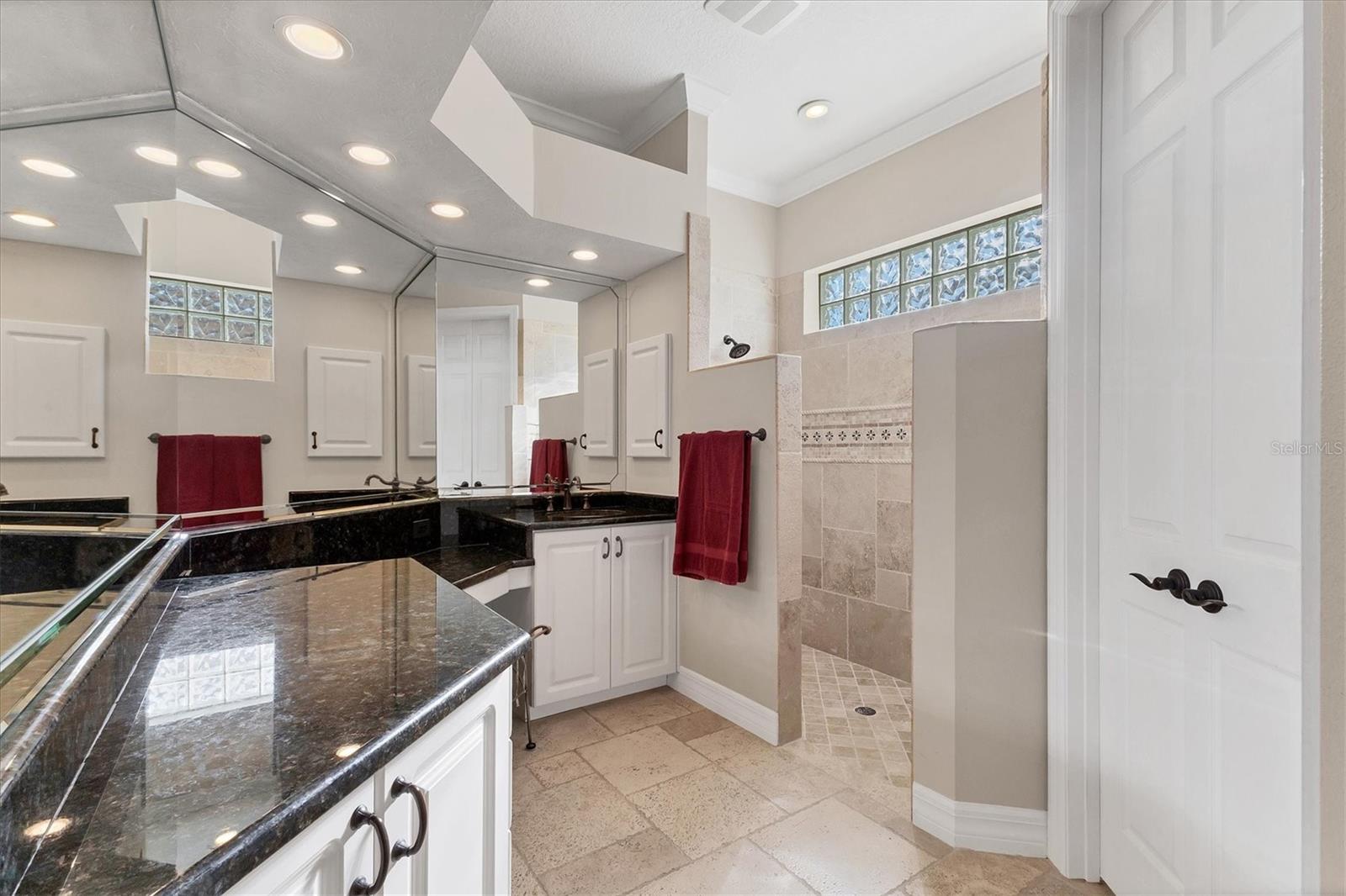 PRESTANCIE, LA VISTA - Residential