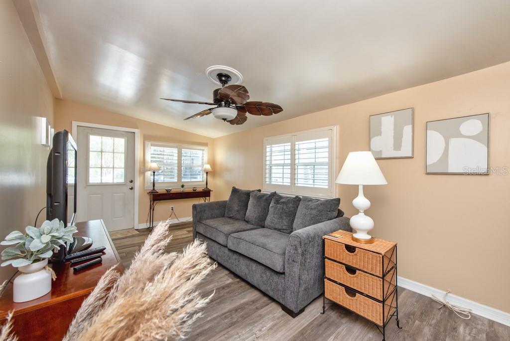 4851 W GANDY BOULEVARD B2L38