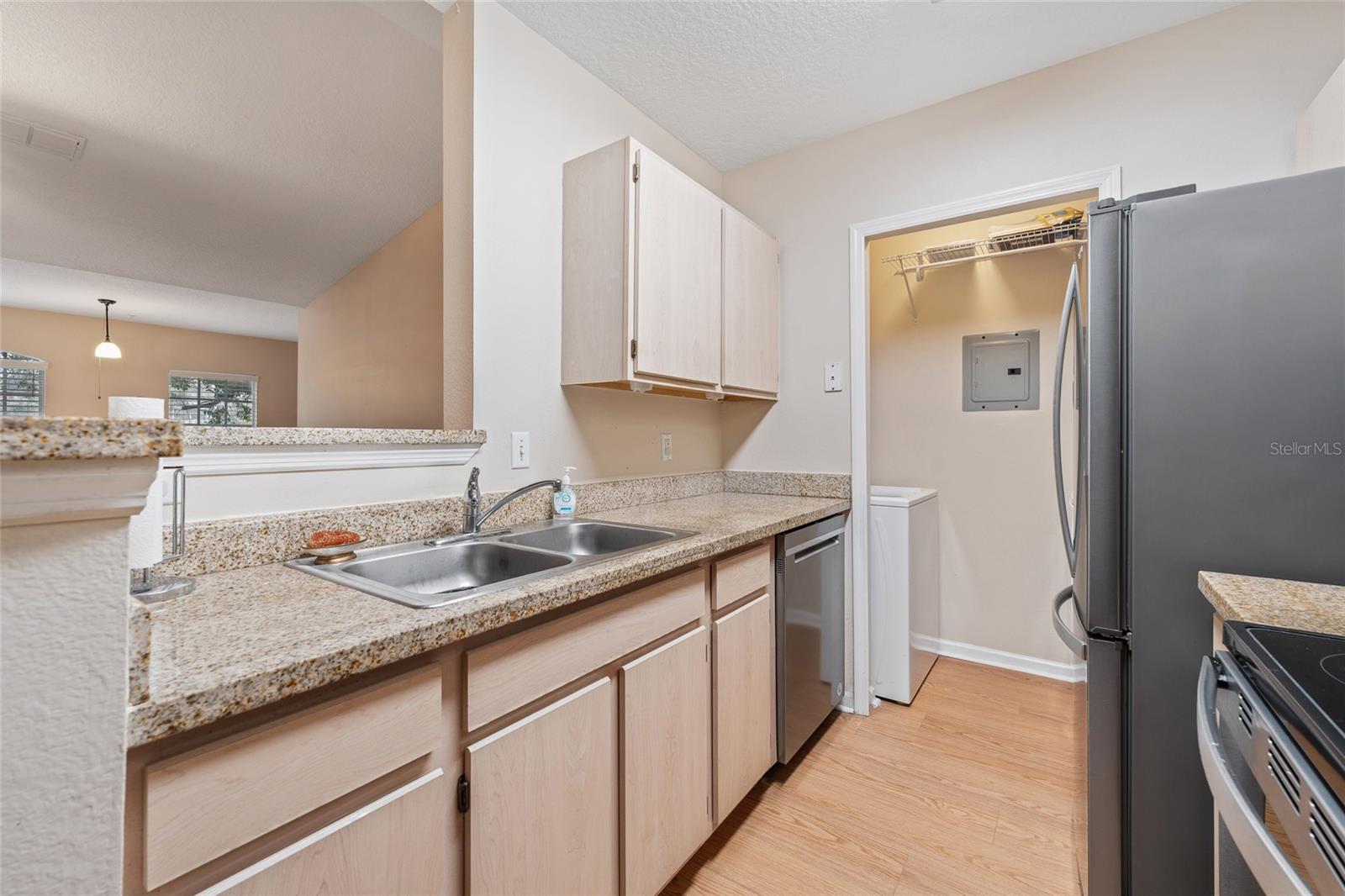 SUNSET LAKE - Residential