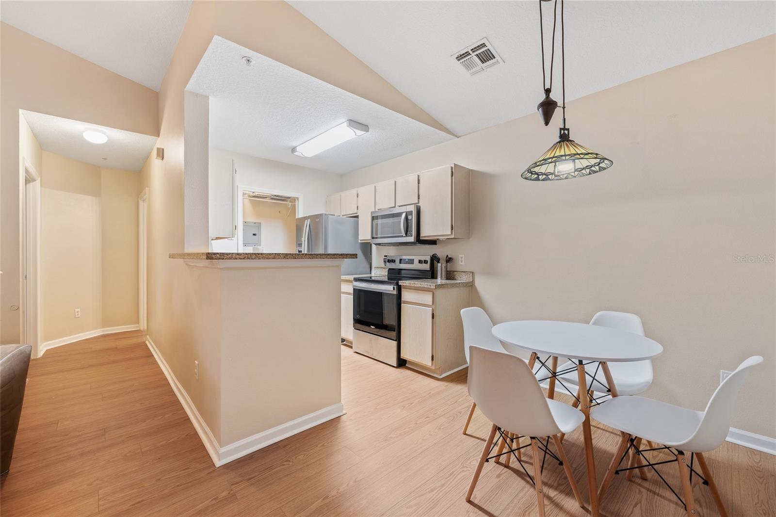 SUNSET LAKE - Residential