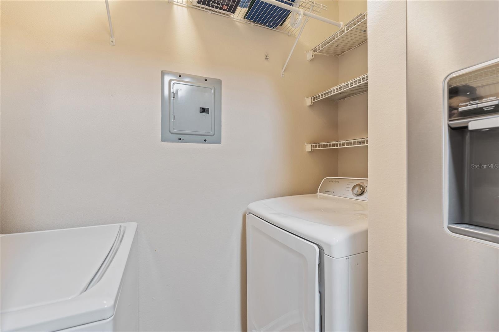 SUNSET LAKE - Residential