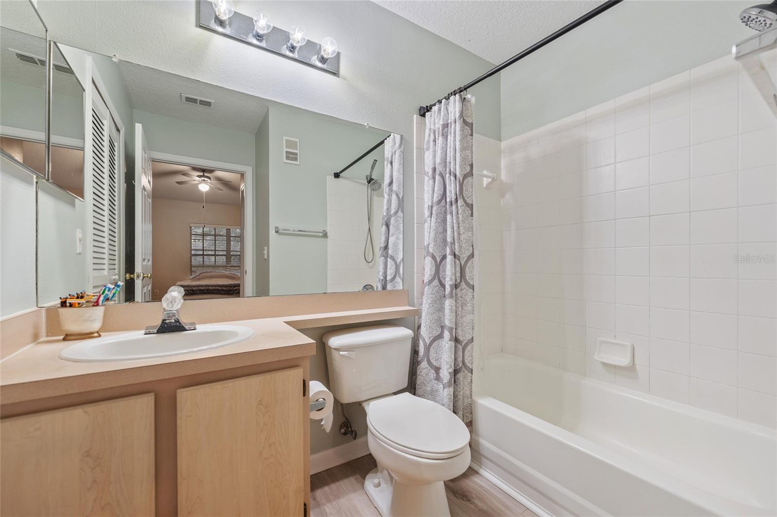 SUNSET LAKE - Residential