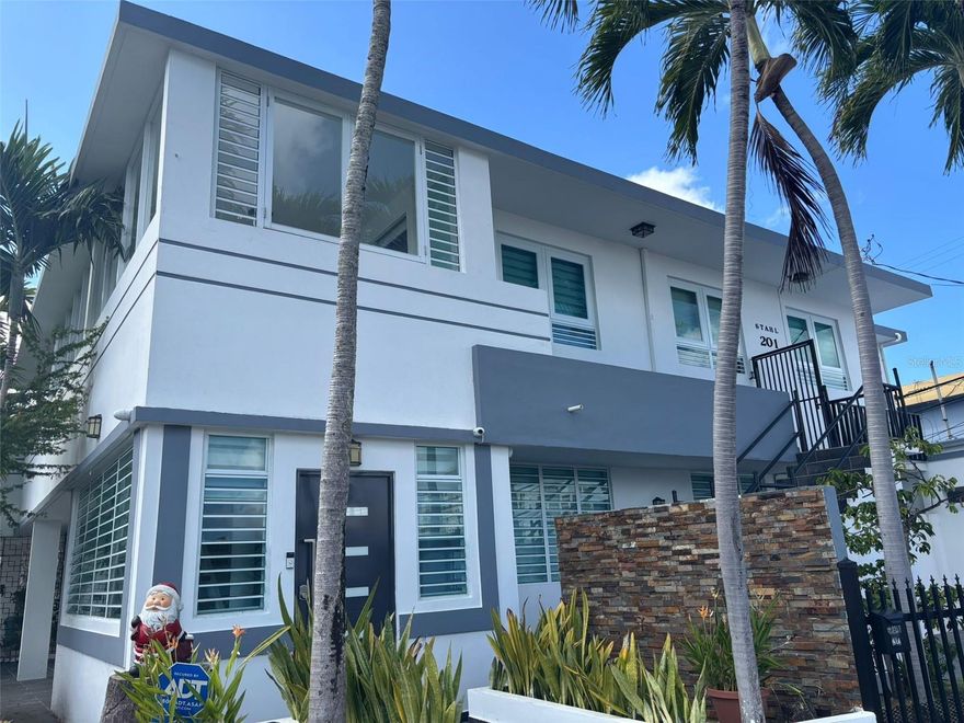Apartment for Rent – Baldrich, Hato Rey

Beautiful apartment, move-in ready:
3 Bedrooms, 2 Bathrooms, Fully Furnished, 1 Parking Space, Located on the Second Floor, 1-Year Lease.
Excellent location in the heart of Hato Rey, close to shopping areas, schools, and main access roads.