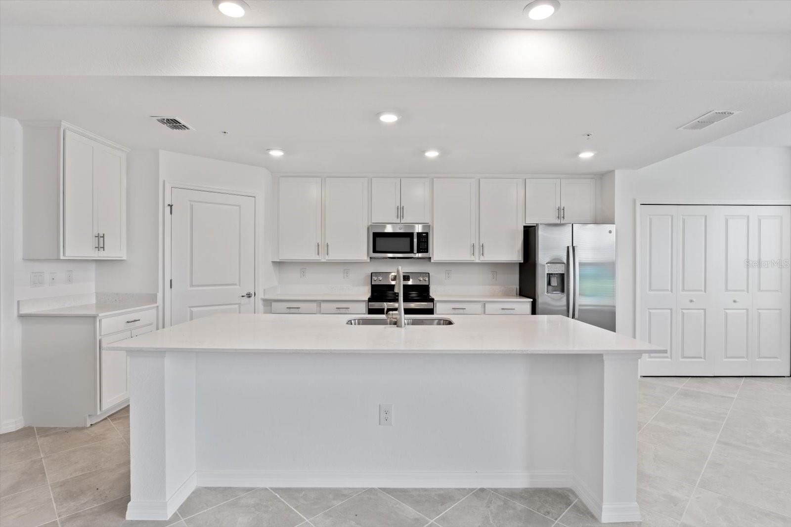WELLEN PARK GOLF AND COUNTRY CLUB - Residential Lease
