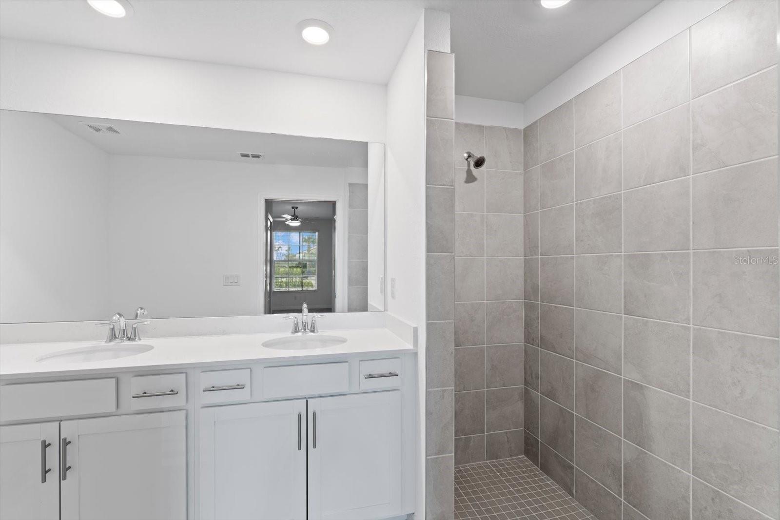 WELLEN PARK GOLF AND COUNTRY CLUB - Residential Lease
