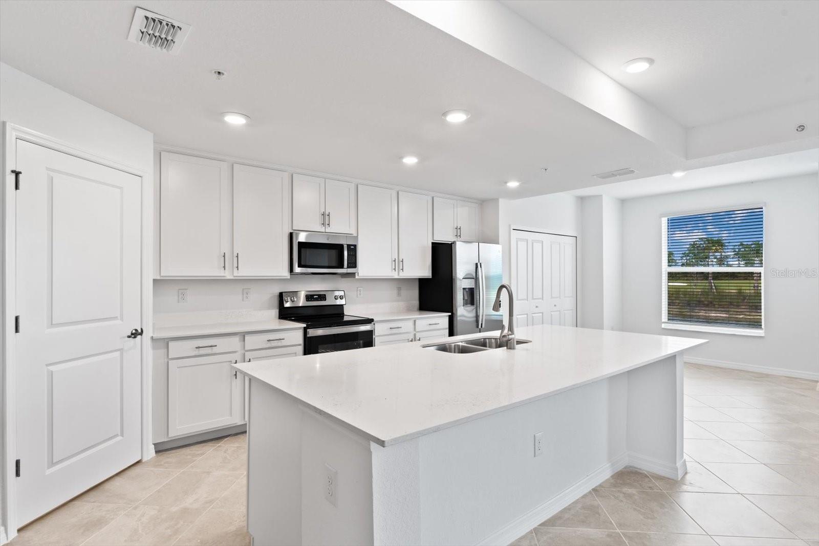 WELLEN PARK GOLF AND COUNTRY CLUB - Residential Lease