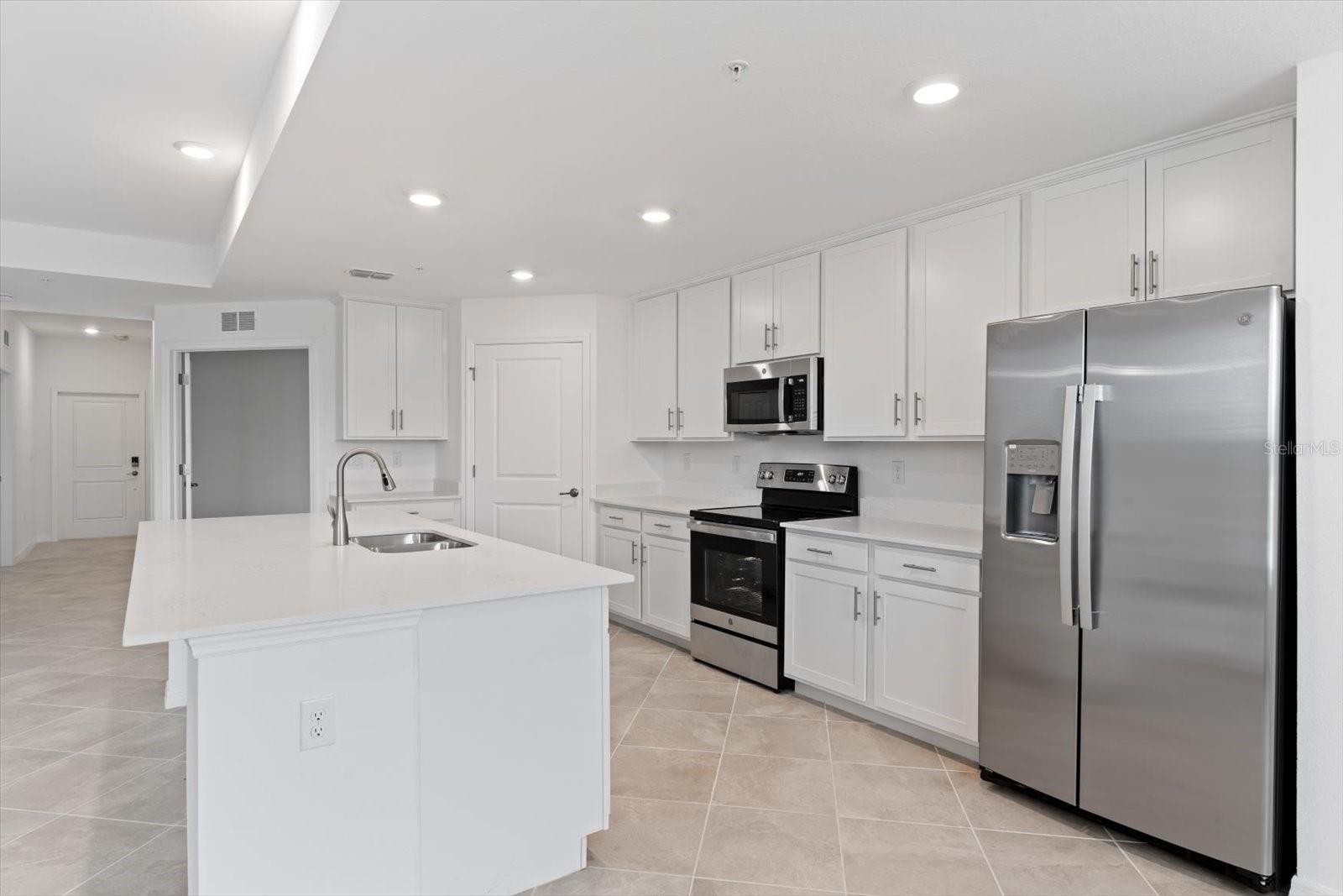 WELLEN PARK GOLF AND COUNTRY CLUB - Residential Lease