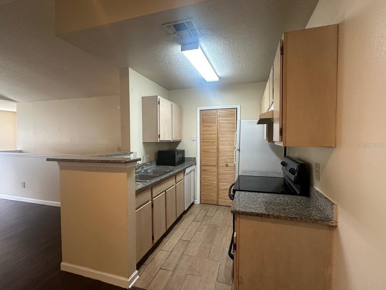 SUNSET LAKE CONDOMINIUM - Residential