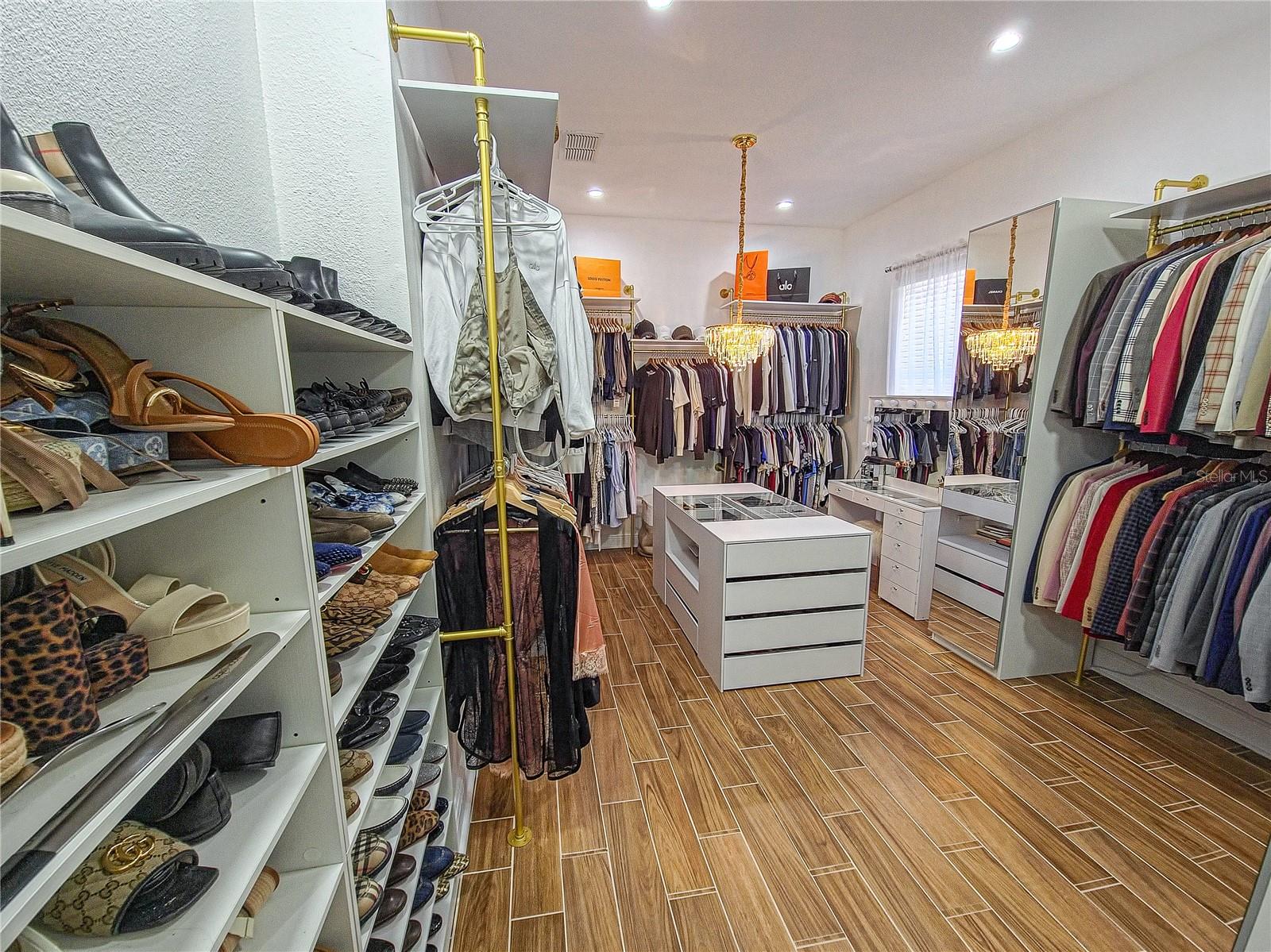 HUNTERS CREEK TR 515 PH 01 & - Residential