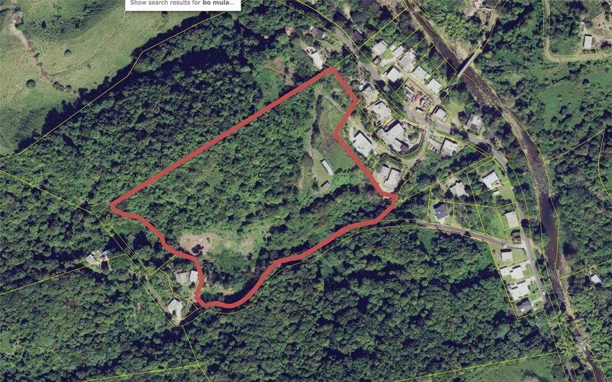 Amazing land with 12.2 acres ready for installed a structure to spend time in the nature. The land already has water and electrify connected. There is a small structure to be used as a small apartment. It is Las ideal to develop a gambling site or an activities site with beautiful views to the mountains and activities in the River in front of the main road, just crossing the street. Natural and fresh air all year. Ready to grow fruits and have animals to grow with the available space. Two terraces already clean with a road in concrete to start building your dream house. Community area is quiet and friendly.