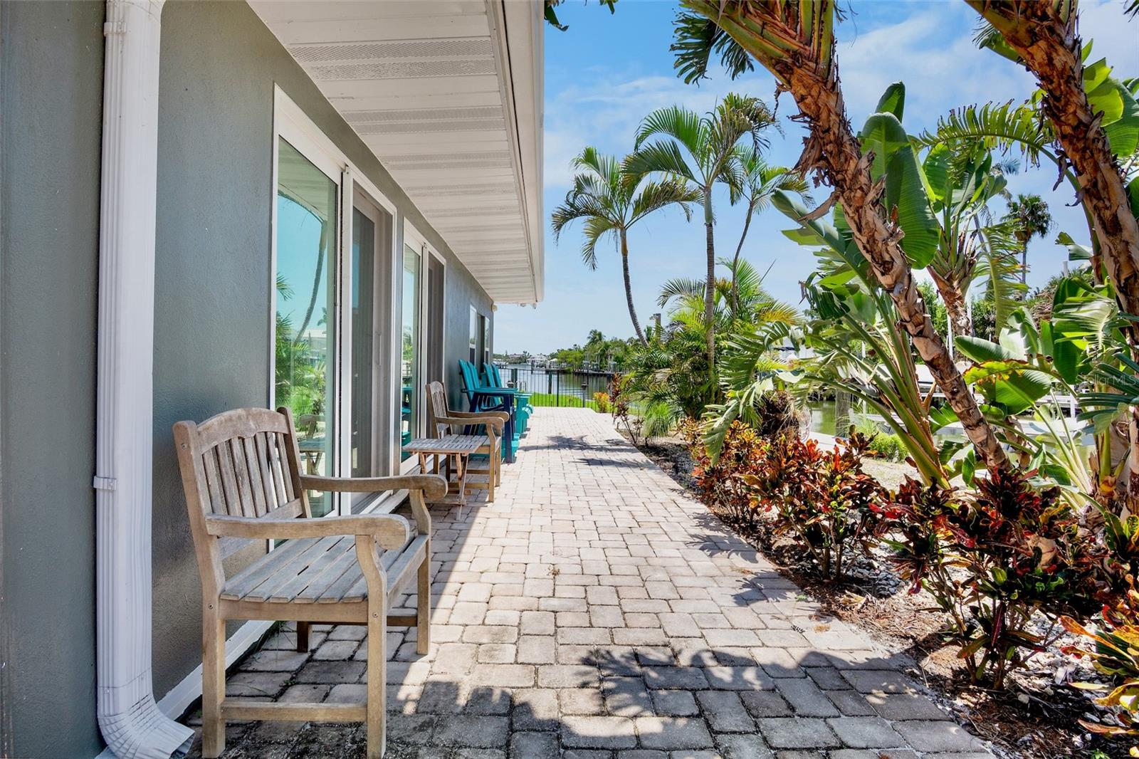 428 SIESTA DRIVE