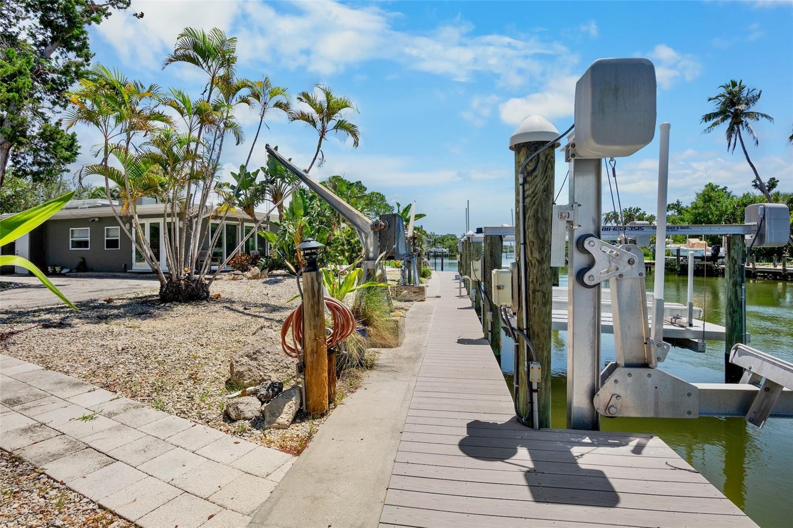 428 SIESTA DRIVE