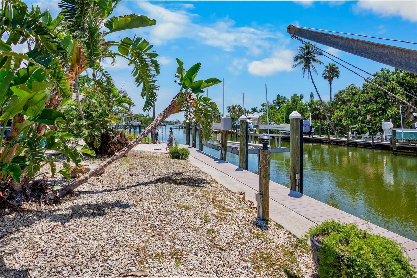 428 SIESTA DRIVE