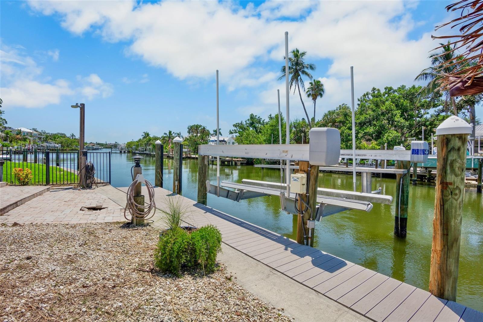 428 SIESTA DRIVE