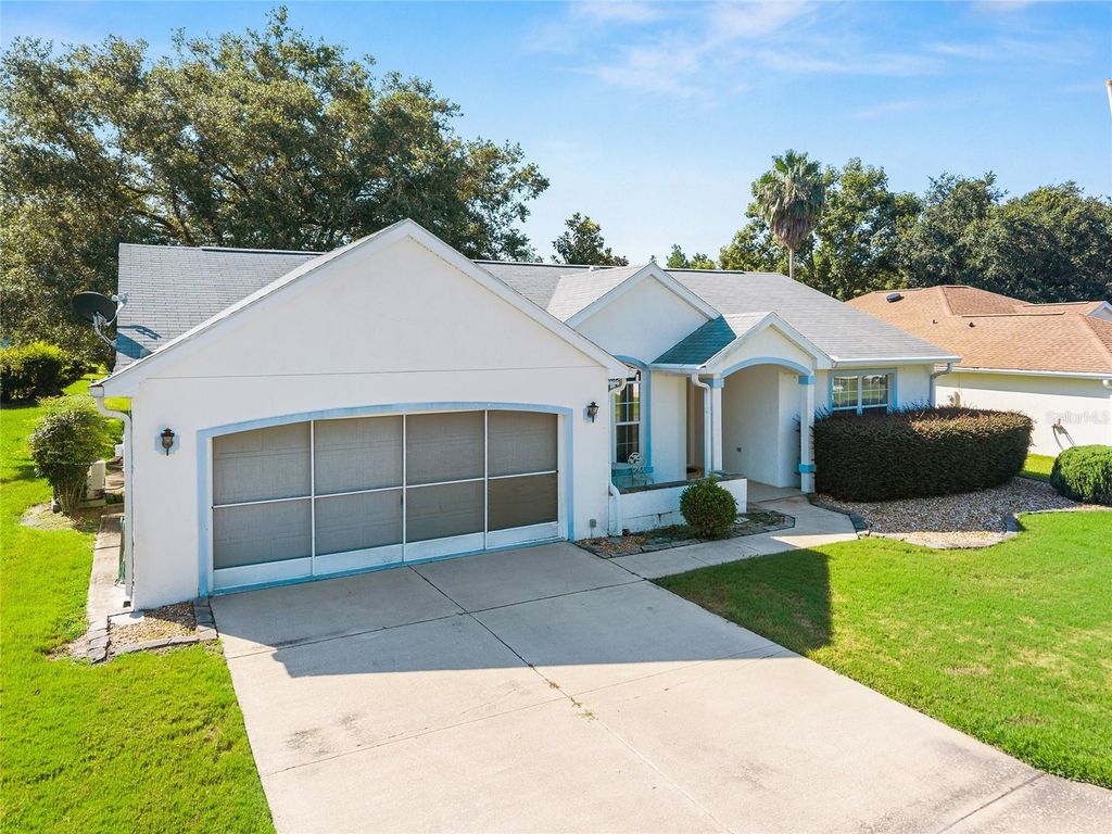Photo of 11631 SW 71st Cir, Ocala, FL 34476 (MLS # OM707395)