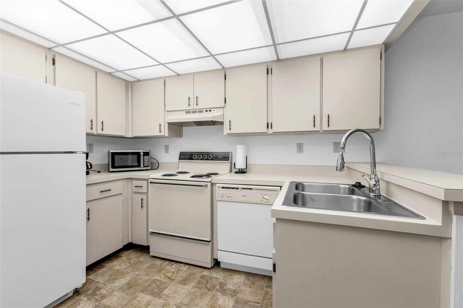 PROMENADES EAST - Residential