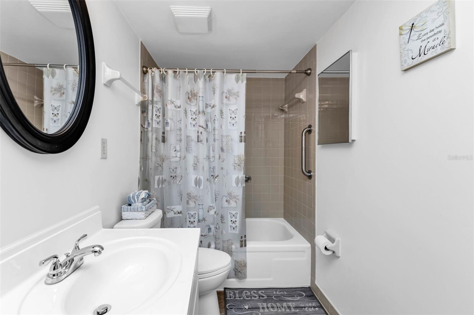 PROMENADES EAST - Residential