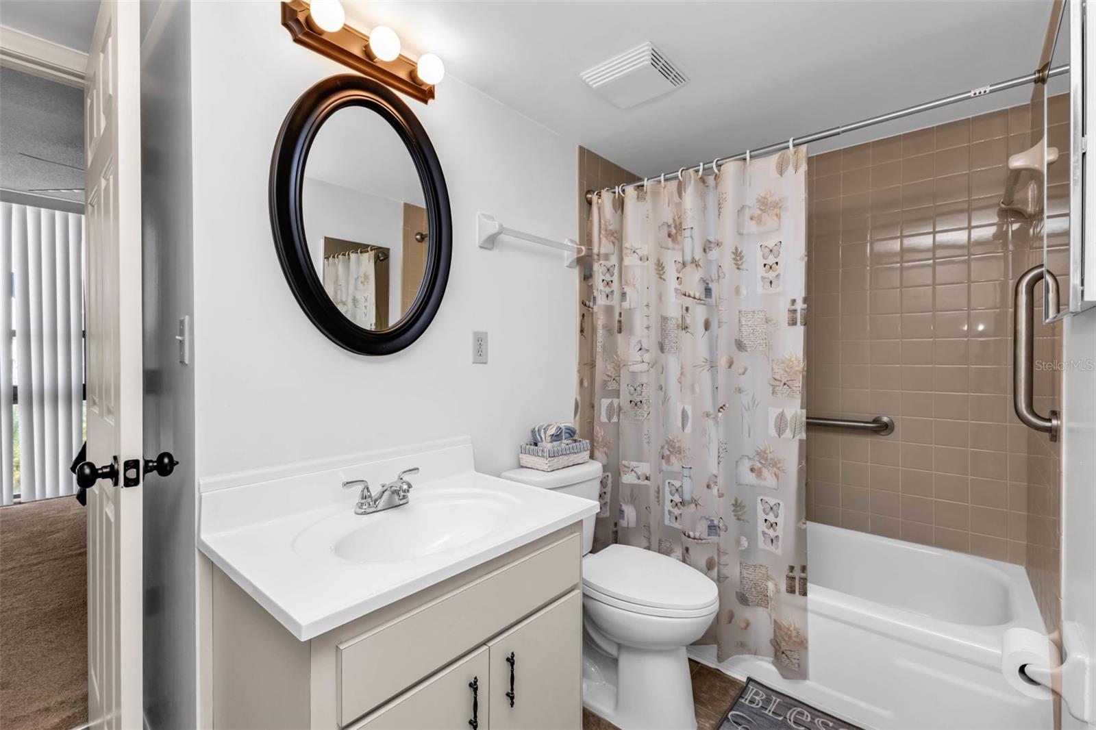 PROMENADES EAST - Residential