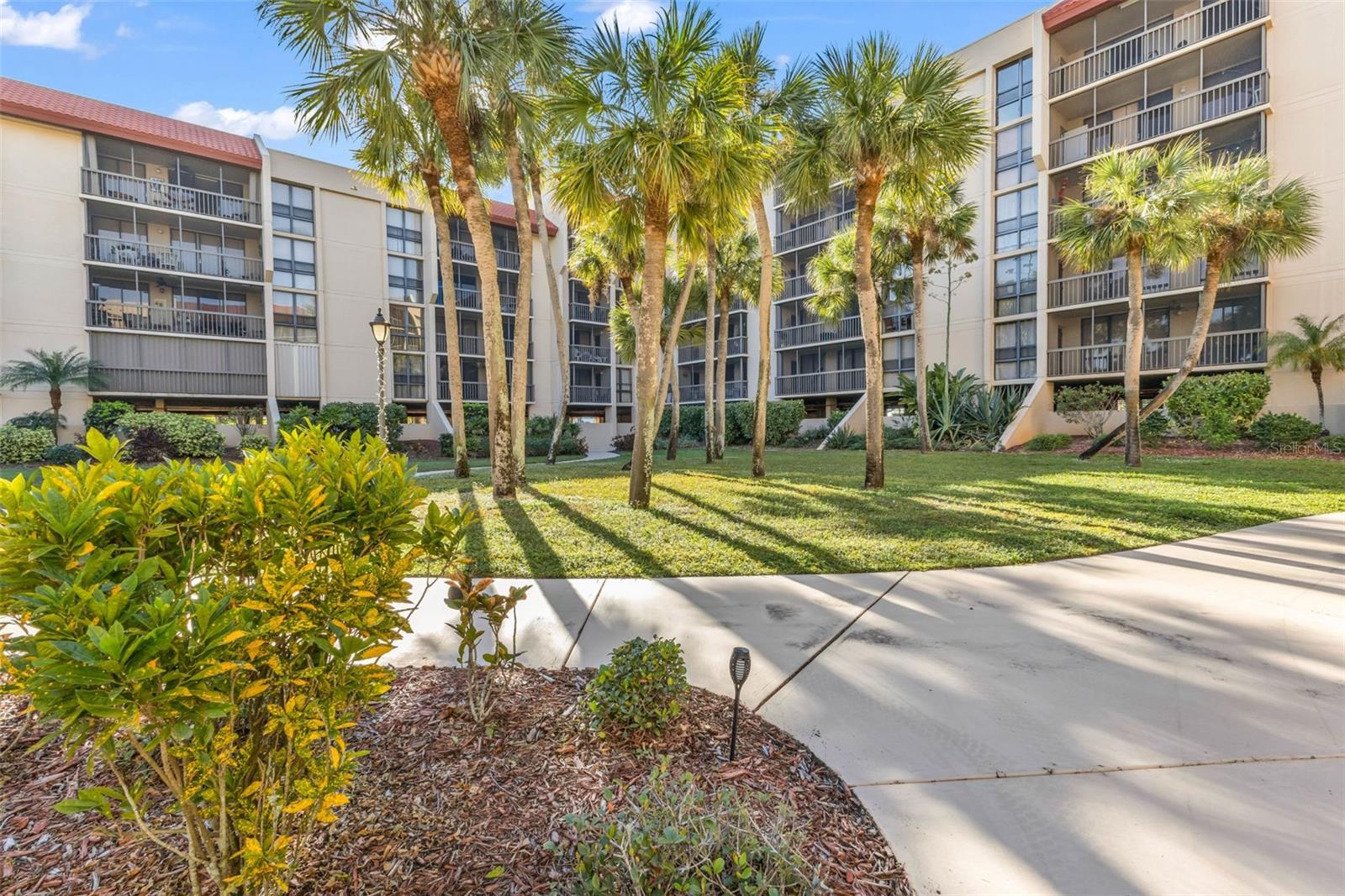 PROMENADES EAST - Residential