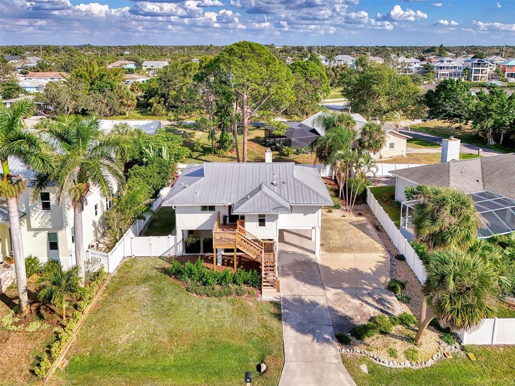 Photo of 812 Garland Avenue, Nokomis, FL 34275 (MLS # N6141725)