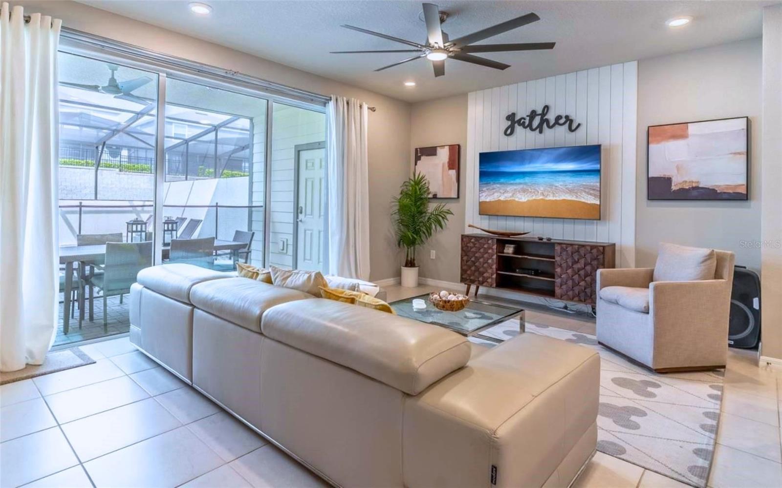 886 PARADISE DRIVE
