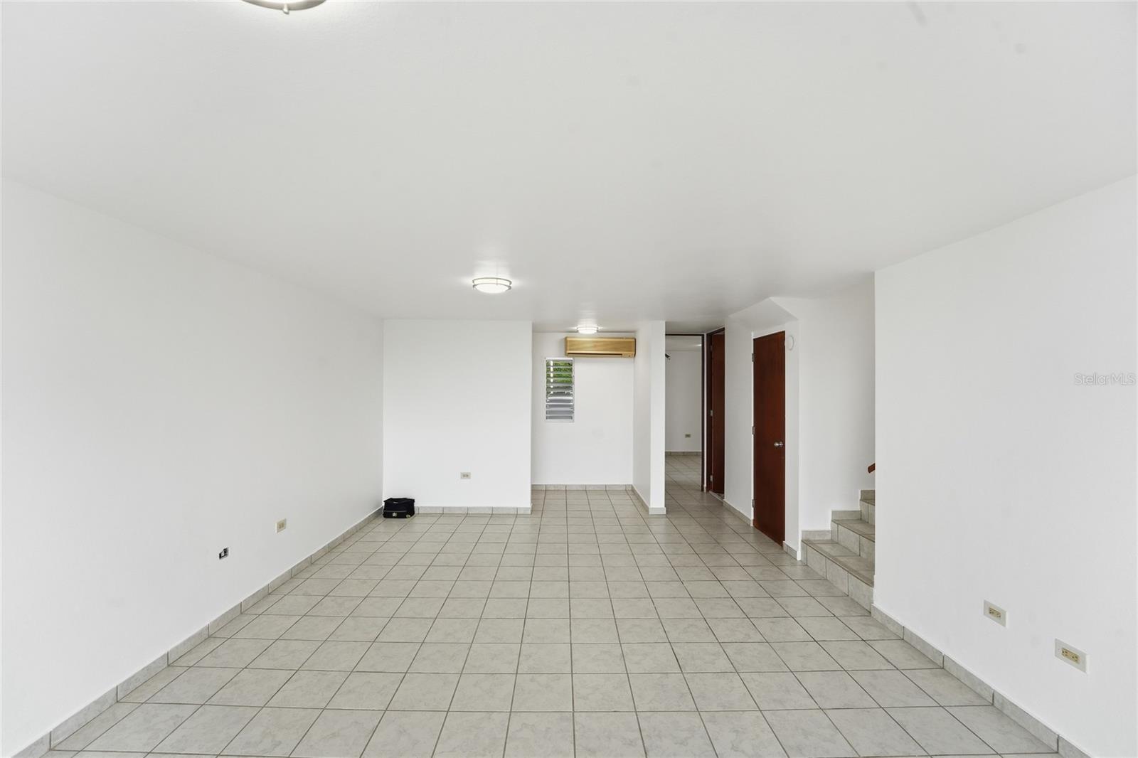 519 AVE LAS CUMBRES 519