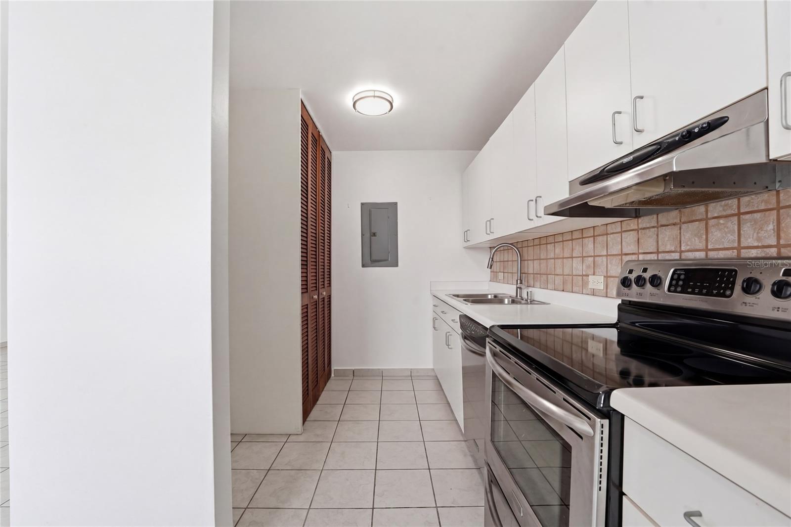 519 AVE LAS CUMBRES 519