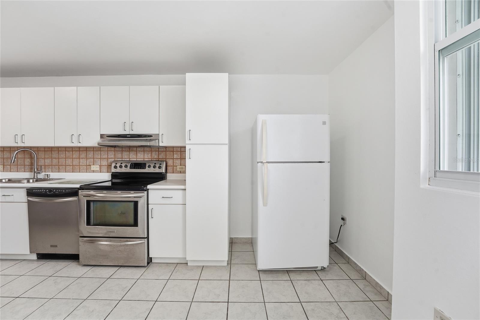 519 AVE LAS CUMBRES 519