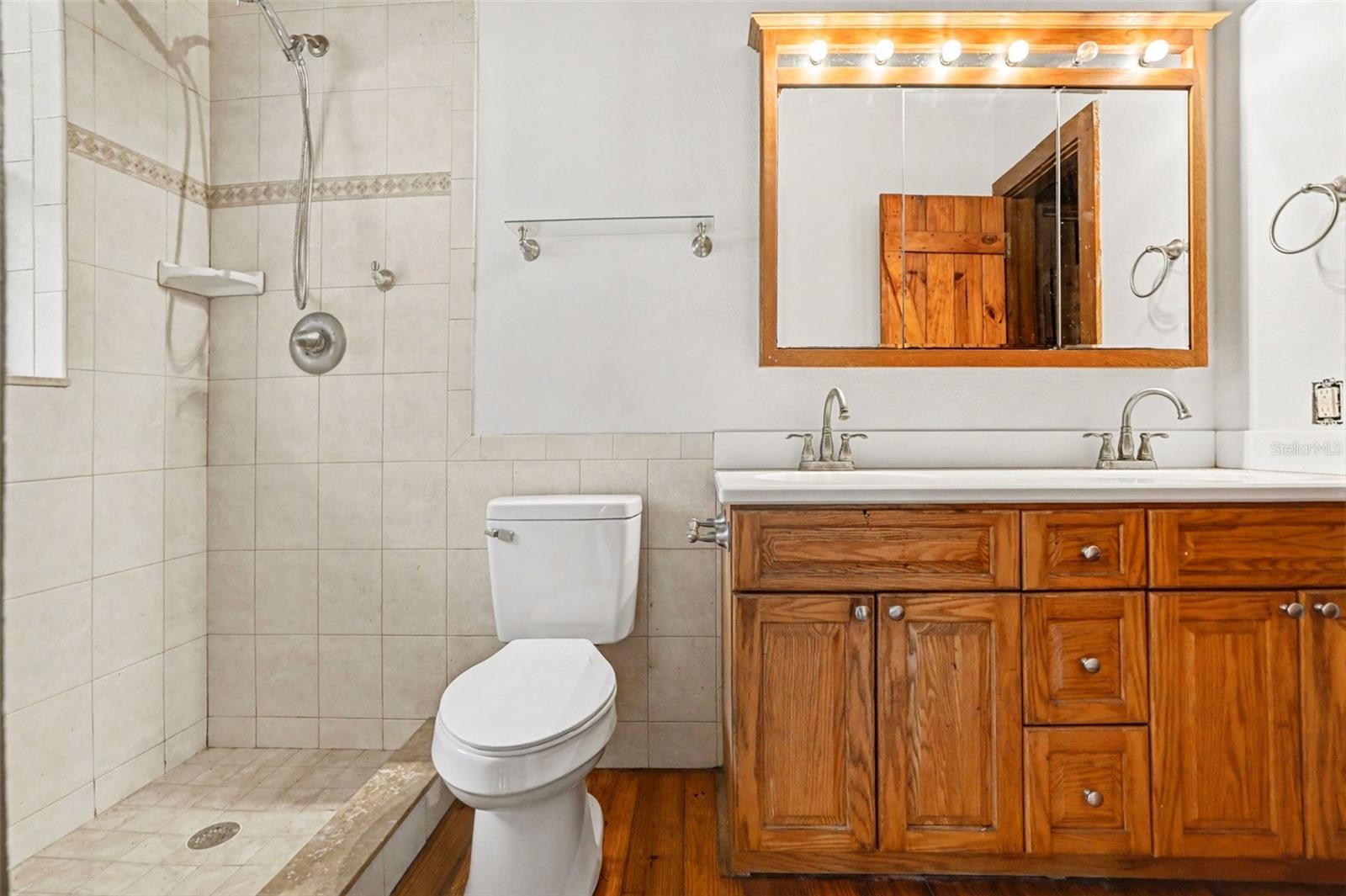 LAKE CREST 01 - Residential